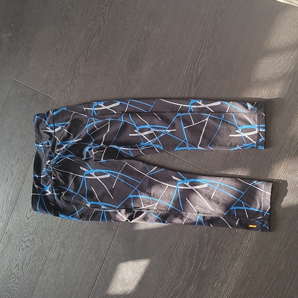 Lucy activewear crops - Picture 1 of 2